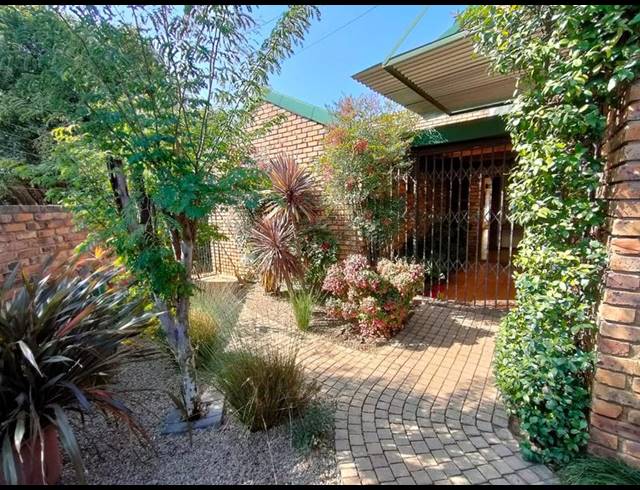 8 BEDROOM HOUSE FOR SALE IN GROENKOL